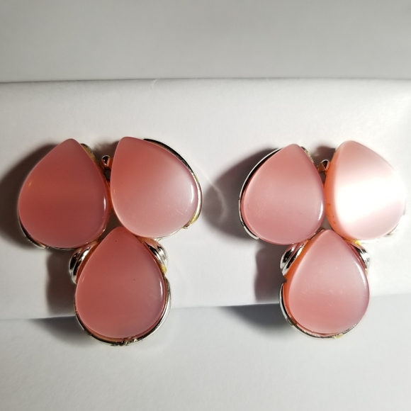 Vintage earrings pink moonglow thermoset clip on  silver tone big chunky - Picture 1 of 15